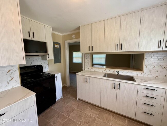 Photo - 2131 Thelma St