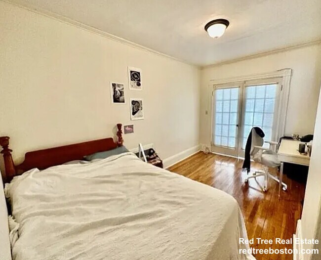 912 Beacon St Unit 912 Beacon St.