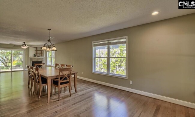 Photo - 3011 Clark St