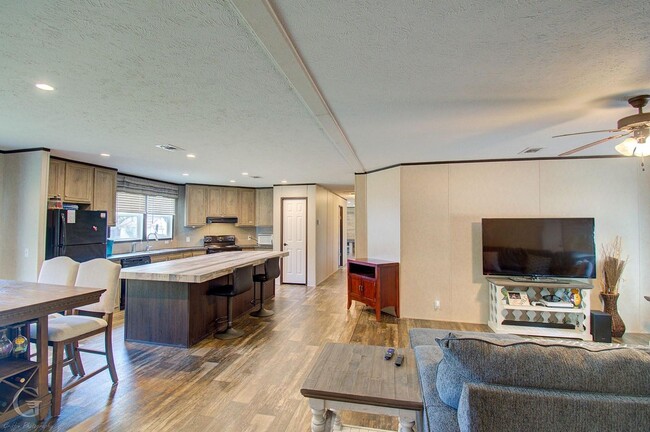 Photo - 4BD/2BA home with fenced back yard.