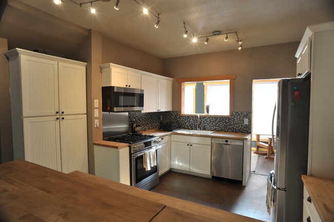 Photo - 15871 Deedon Rd