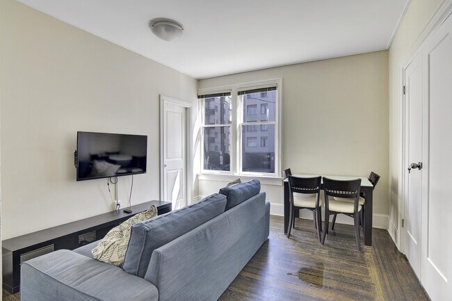 Building Photo - 935 Jervis St Unit 10