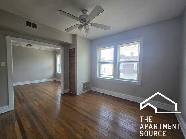 Photo - 3052 W Berteau Ave Unit 3