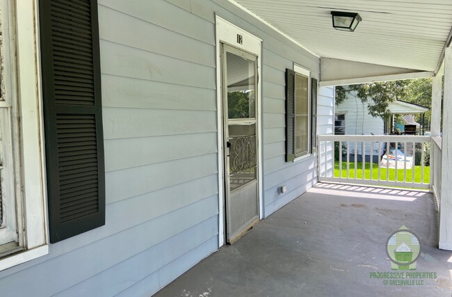 12 Woodward St