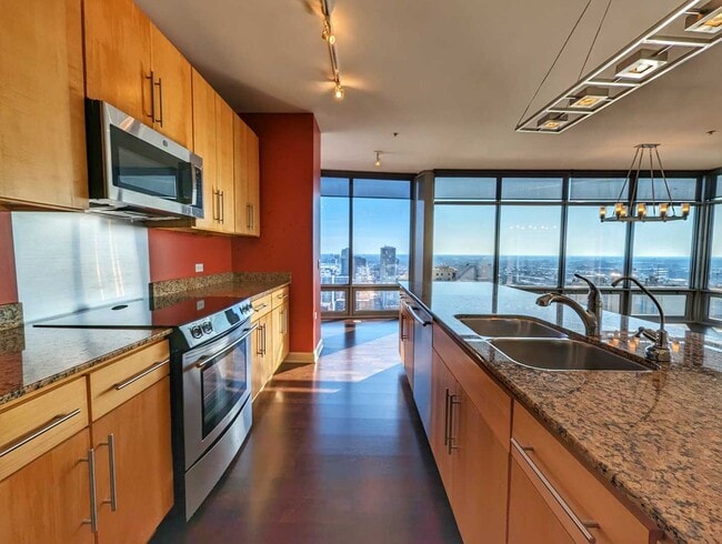 Photo - 100 E 14th St Unidad 3206