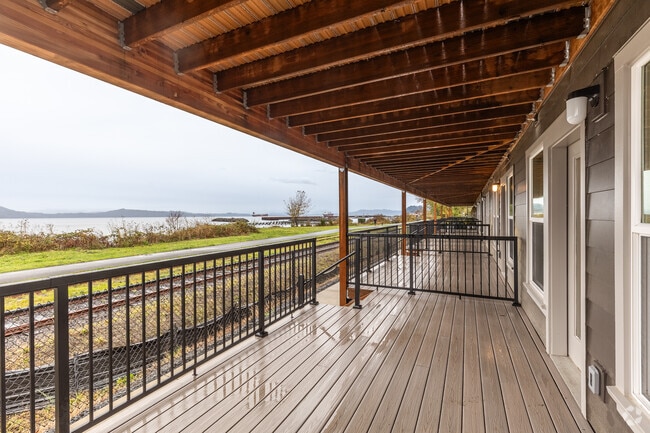 1BR, 1BA - 534SF - Deck