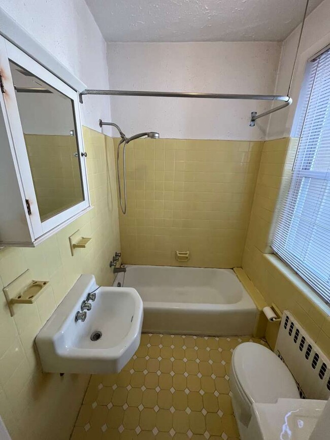 Photo - 335 Pine St