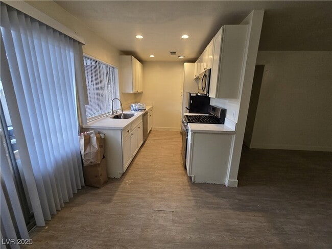 Building Photo - 1405 E Vegas Valley Dr Unit 355