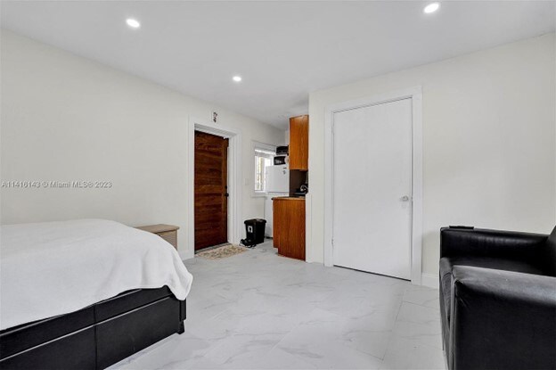 1169 SW 23rd Ave Unit 2B