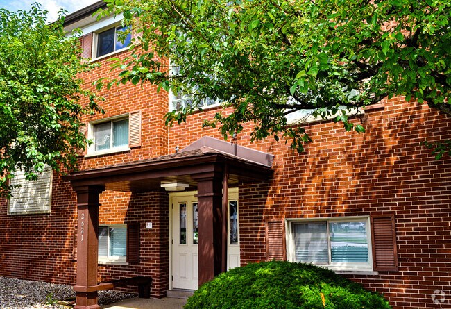 Building Photo - 2521 N Thatcher Ave Rental