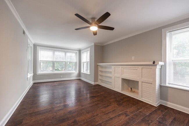 Building Photo - 6300 N Oakley Ave Unit 2