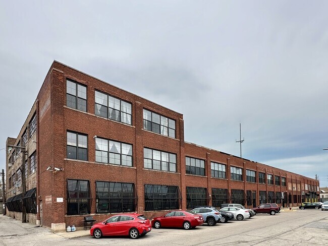 Building Photo - 3124 W Carroll Ave Rental