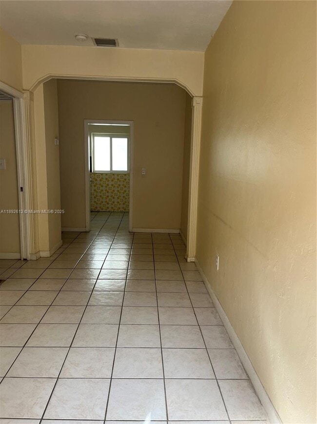 Photo - 1035 SW 3rd St Unidad 2