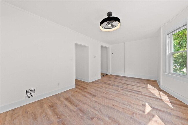 Photo - 2026 E Kenilworth Pl