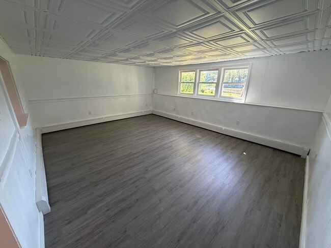 Building Photo - 14 Old Landing Rd Unit 14A