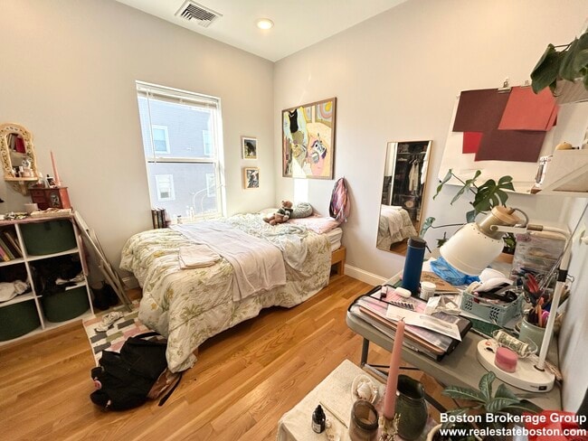 Photo - 65 Burrell St