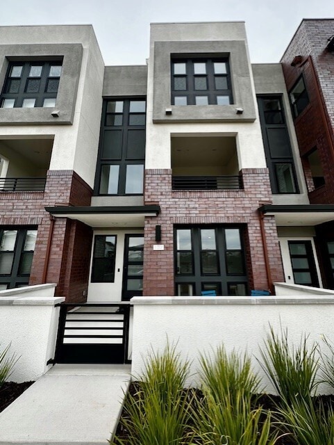 Building Photo - 137 8th St Unit Lower Level