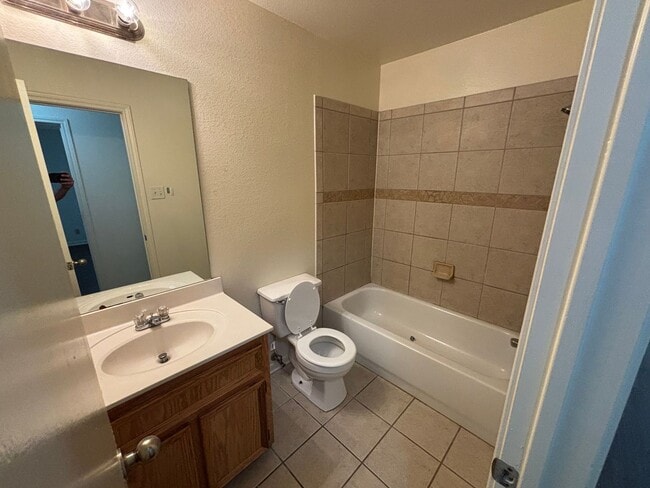 Photo - 1308 Chips Dr Unit B