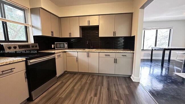 Photo - 320 SW 29th Rd Unit 2