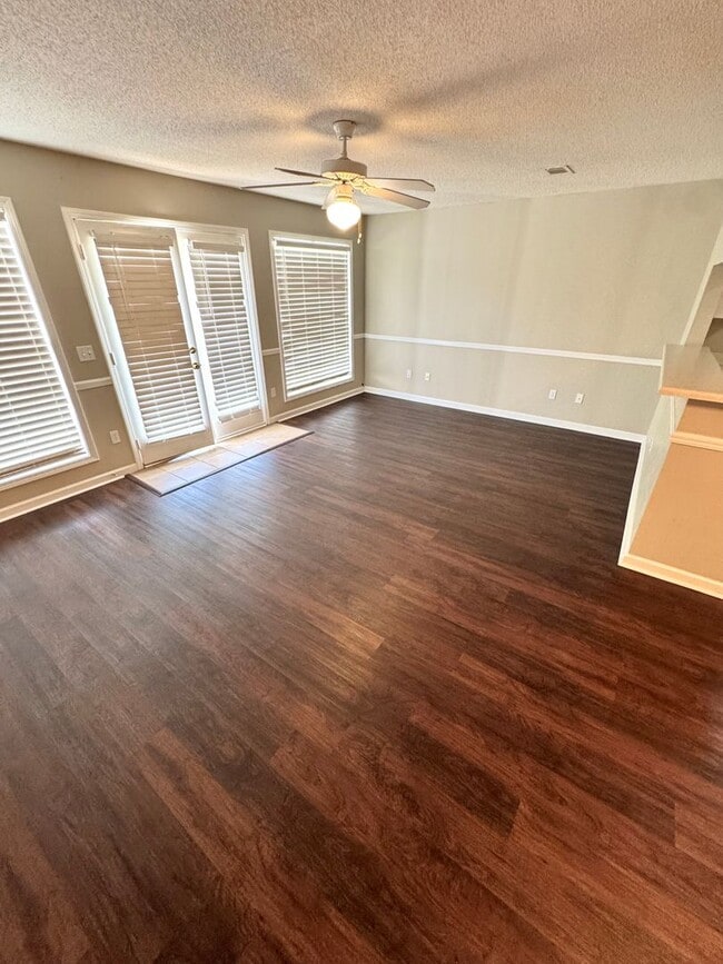 Photo - 128 N Springview Dr