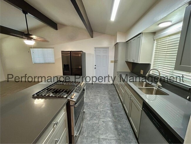 Photo - Charming 2 Bed/2 Bath NE Bakersfield Home ...