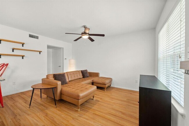 Photo - 910 Duncan Ln Unit 19