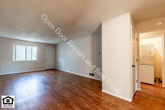 Photo - 4934 Vermont Ln