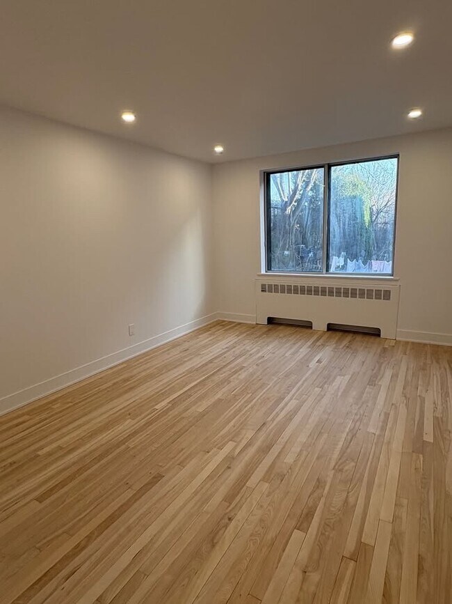 Photo - 4930 Edouard Montpetit Blvd Unit 15