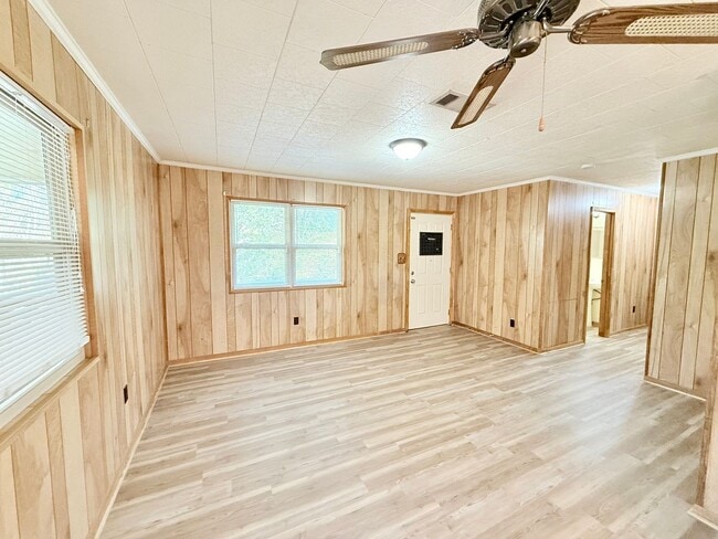 Photo - Charming 2-Bedroom Cottage On 1.25 Acres