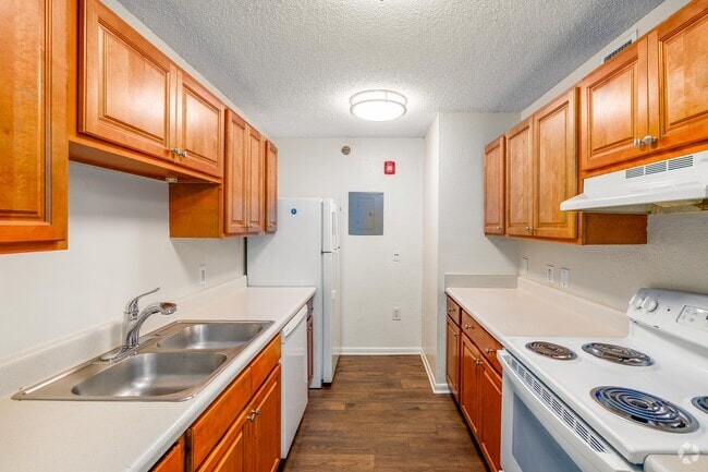 3BR, 2BA - 1,011SF - Kitchen - Park City