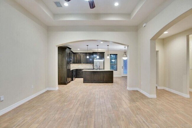 Photo - 118 N Buckhorn Dr