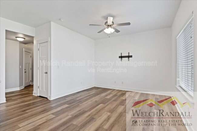 Photo - 2090 Carson Ave