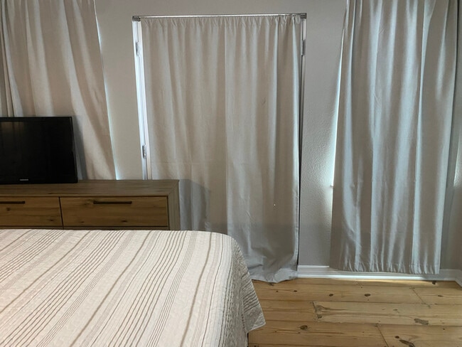 Photo - 523 E Livingston St