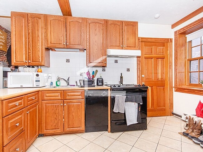 Photo - Awesome 2 bed in Beacon Hill.....