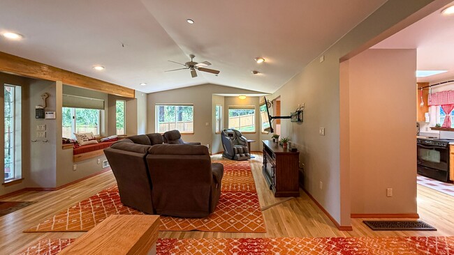 Photo - Fun, furnished home in a woodsy setting. 6...