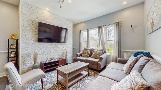 Photo - 8211 S Cornell Ave