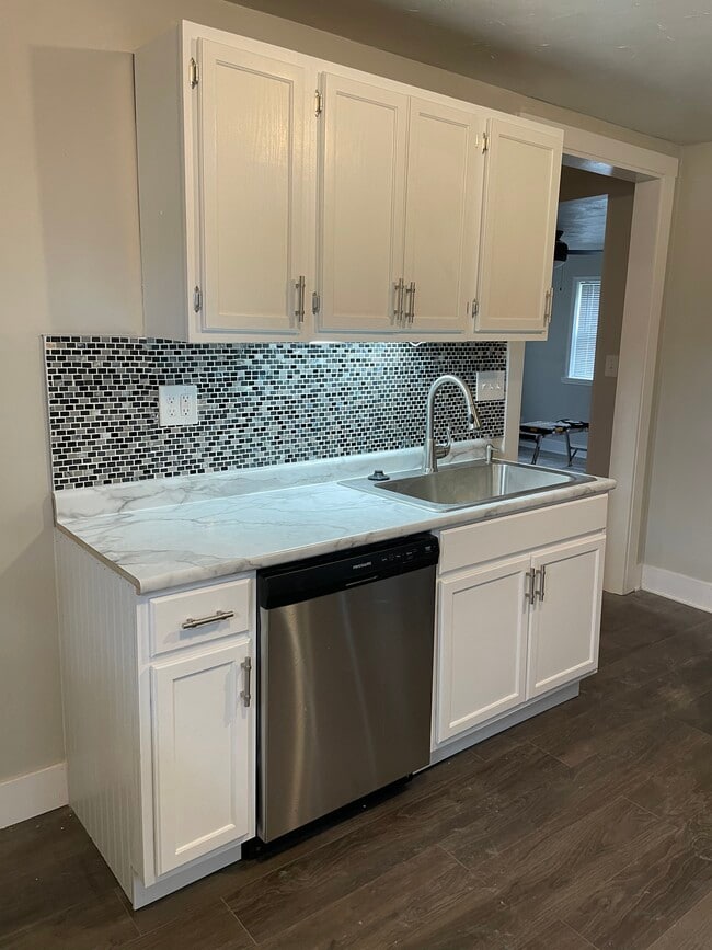 Building Photo - 1001 E Pierce St