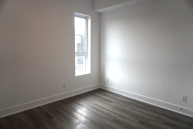 Photo - 258 Carruthers Av