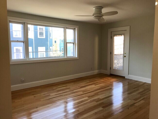 Living room - 13 Smith Ave Unit 2