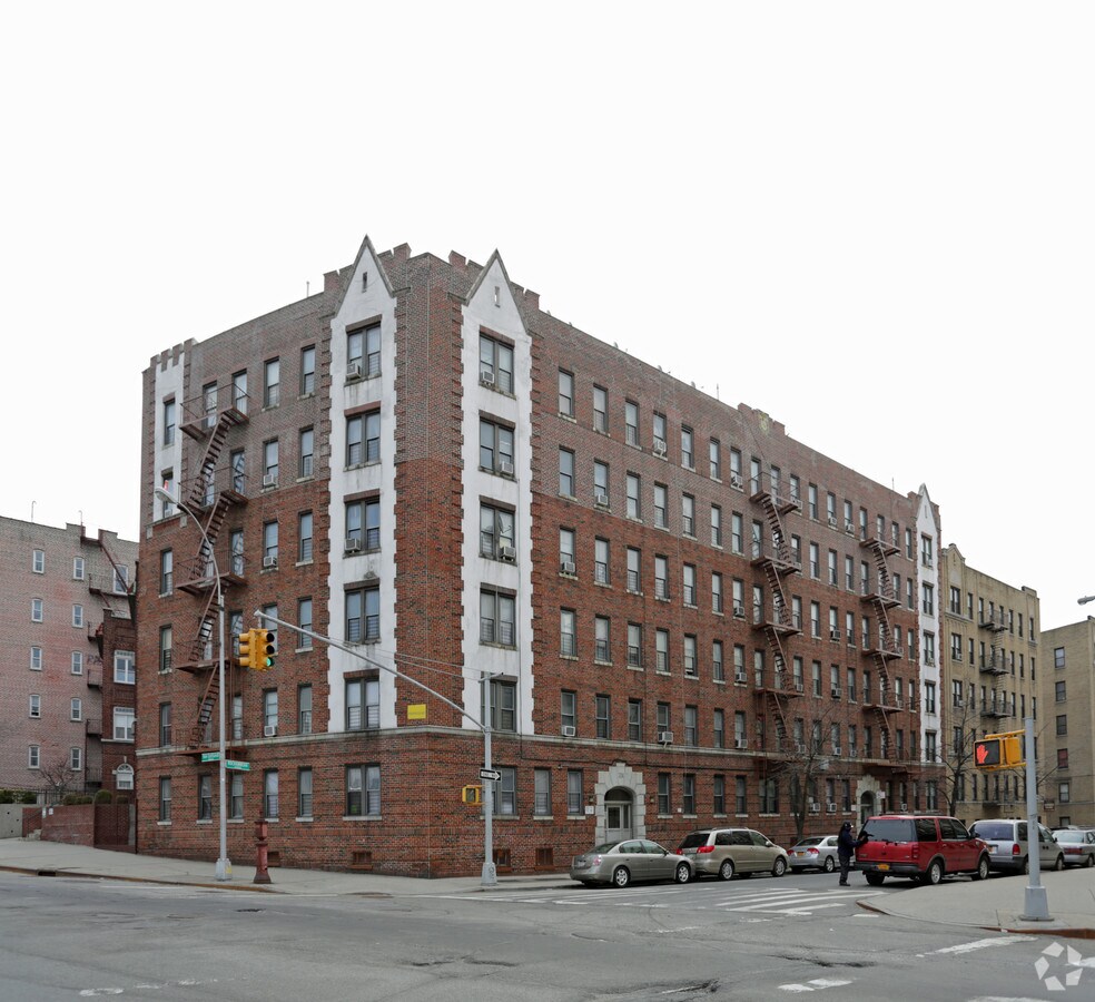 Photo - 3200-3204 Rochambeau Ave Apartments