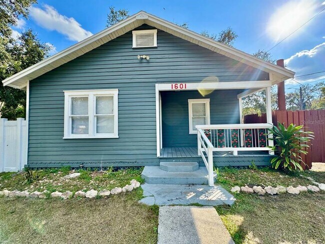 Photo - 1601 E Maple Ave