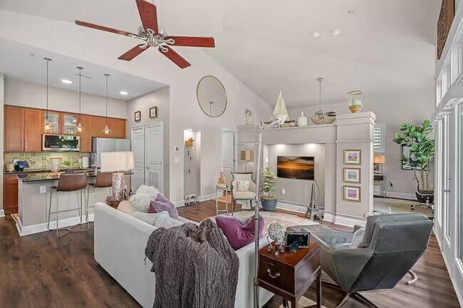 Photo - 635 N Alexander St Unit 0