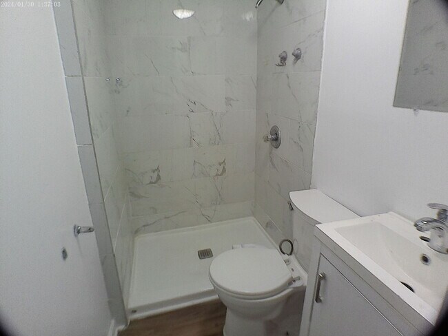 Photo - 1061 W 33rd St