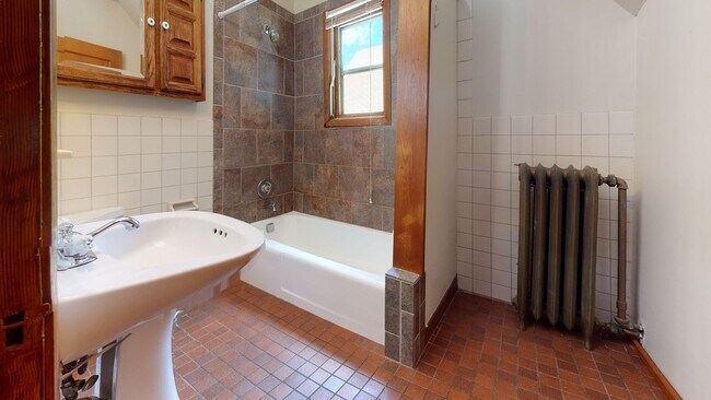 Photo - Affordable 5-Bedroom House - Close to U of...