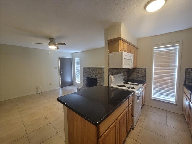 Building Photo - 104 W 35th St Unit 2 Rental