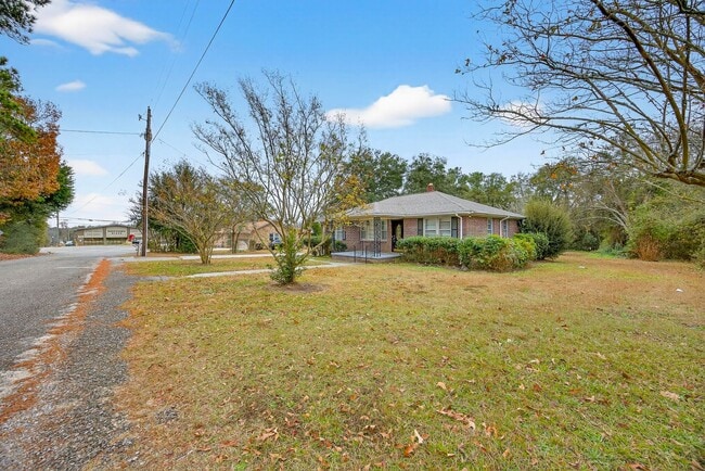 Photo - AVAILABLE NOW! ALL-BRICK RANCH IN WEST COLUMBIA!