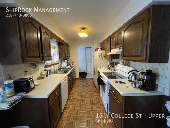 Photo - 16 W College St Unit Upper