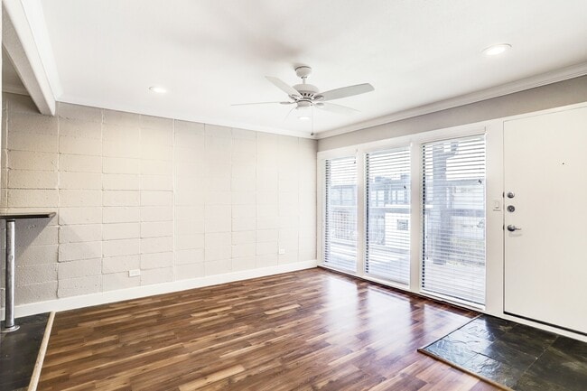 Photo - 1501 Hyde Park Blvd Unit 20