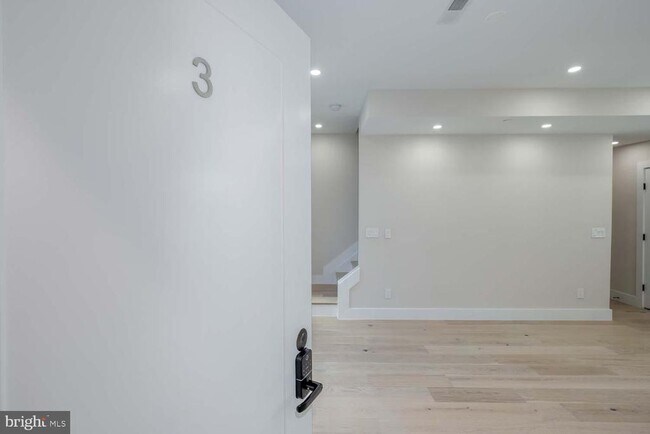 Photo - 722 Kenyon St NW Unit 3