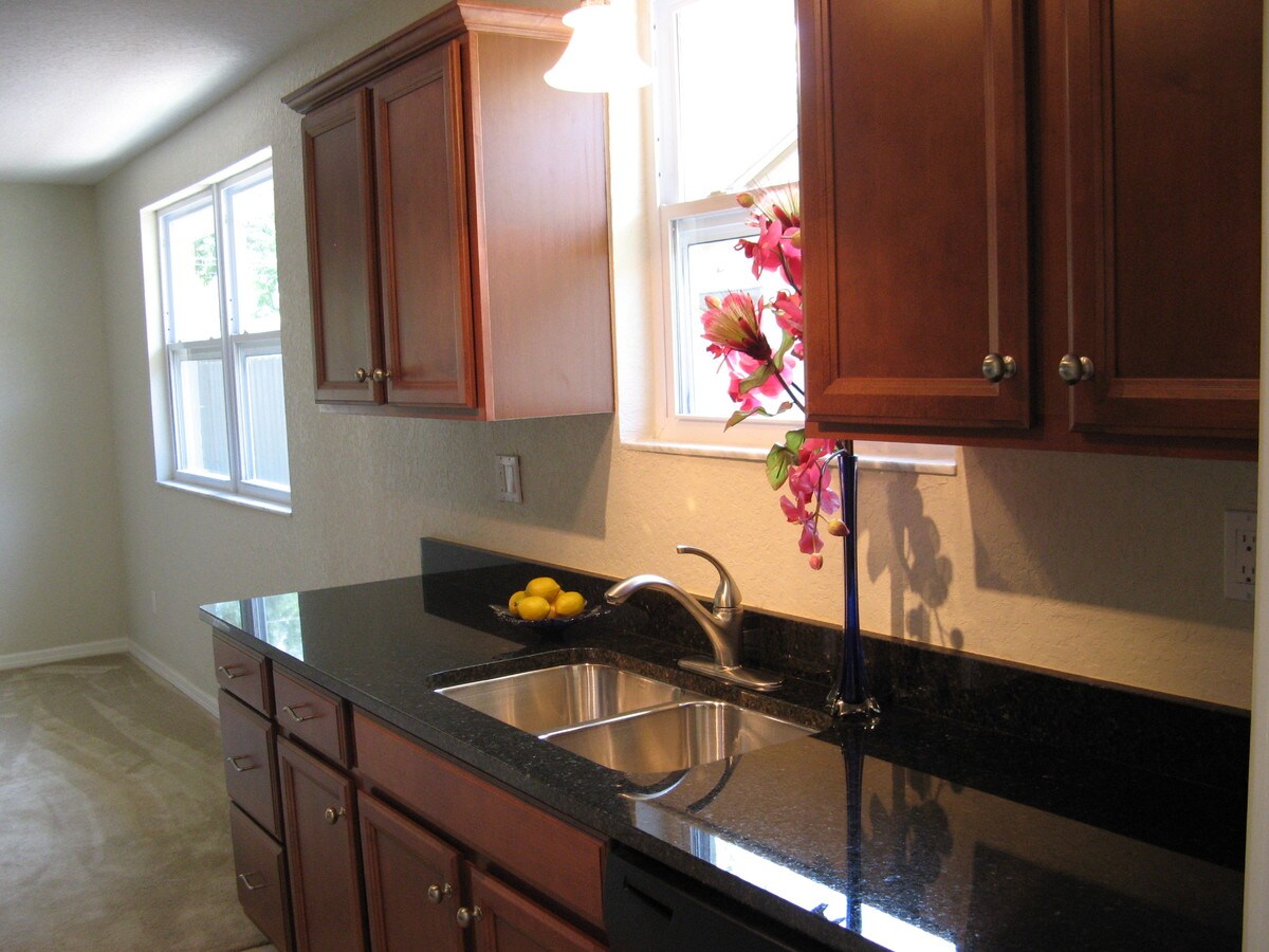 Photo - 423 Wildwood Way